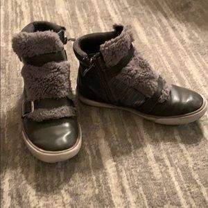 Girls Amiana high top sneakers with fur detail